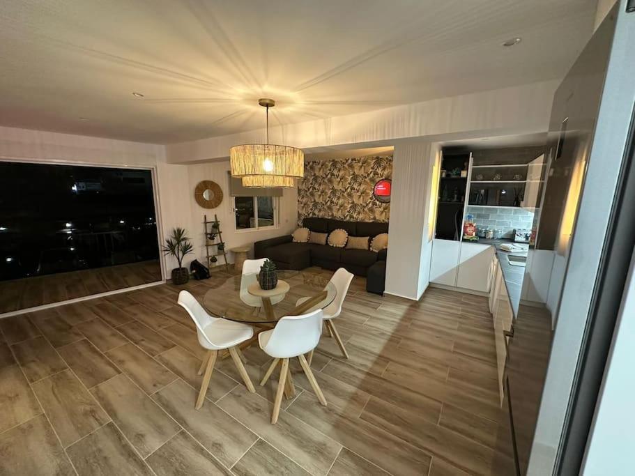 Platja de Larenal Waterfront 3 Bed Apartment, 90M From The Beach מראה חיצוני תמונה